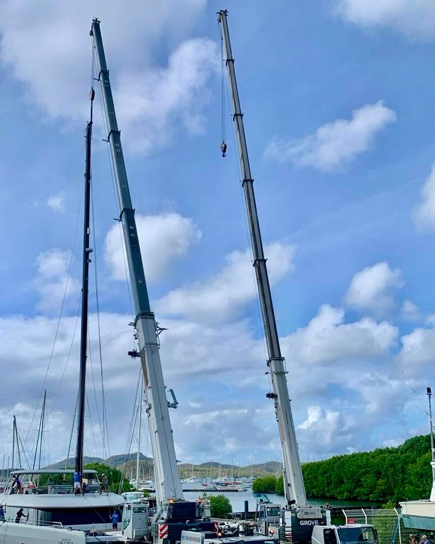 Morning at the shipyard Carenantilles for a re-stepping operation on a stunning Sunreef 80. ⚓️
A 30 meter mast going back up - always an impressive moment! 🙌🛥️
#shipyardexcellence #carenantilles #sailboat