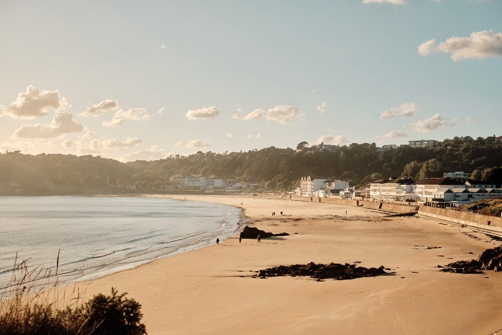 Une nouvelle liaison directe relie Bordeaux à Jersey dès l’été 2026, facilitant l’accès à cette île entre influences britanniques et héritage français. En seulement 1h30, les voyageurs peuvent rejoindre une destination mêlant nature préservée, patrimoine historique et grand air.
https://www.infotravel.fr/destinations/bordeaux-jersey-un-nouveau-vol-direct-pour-sevader/
#voyage #instavoyage #vacances #paysage #paradis #tourisme #touriste #voyageur #voyageuse #relax #vacation #paradisiaque #travel #explorer @infotravelfr Une nouvelle liaison directe relie Bordeaux à Jersey dès l’été 2026, facilitant l’accès à cette île entre influences britanniques et héritage français. En seulement 1h30, les voyageurs peuvent rejoindre une destination mêlant nature préservée, patrimoine historique et grand air.
https://www.infotravel.fr/destinations/bordeaux-jersey-un-nouveau-vol-direct-pour-sevader/
#voyage #instavoyage #vacances #paysage #paradis #tourisme #touriste #voyageur #voyageuse #relax #vacation #paradisiaque #travel #explorer @infotravelfr