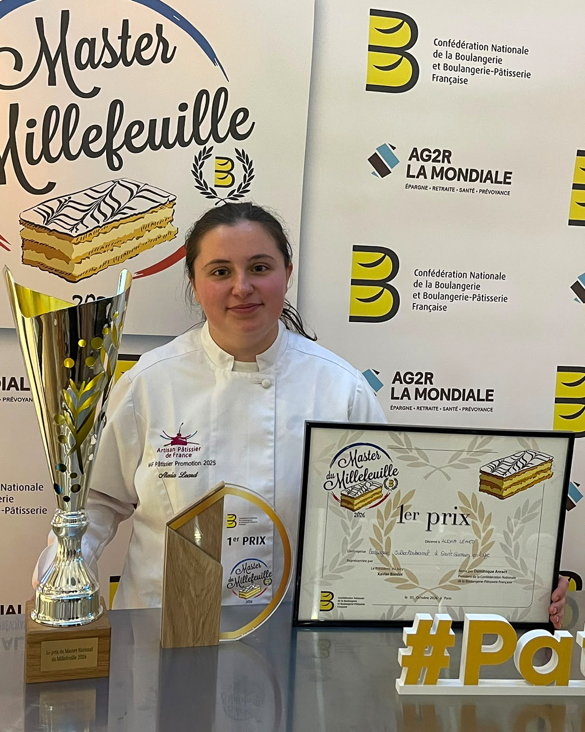 🏆 Le meilleur millefeuille de France est chez Maison Duhamel !
Quelle fierté de voir l’un de nos fidèles clients monter sur la première marche du podium et décrocher cette magnifique récompense ! ✨
Nous sommes très heureux d’accompagner Maison Duhamel au quotidien et de les compter parmi nos clients les plus fidèles.
Voir nos artisans réussir, être récompensés pour leur travail, leur savoir-faire et leur passion, c’est aussi tout ce qui donne du sens à notre métier. 💚
Un immense bravo à toute l’équipe de Maison Duhamel pour ce superbe titre ! 👏🥇
📍 Rendez-vous au 1 rue du Maréchal Foch, 78630 Orgeval pour aller les goûter !
#lesmoulinsfamiliaux #maisonduhamel #millefeuille #savoirfaire #artisanat