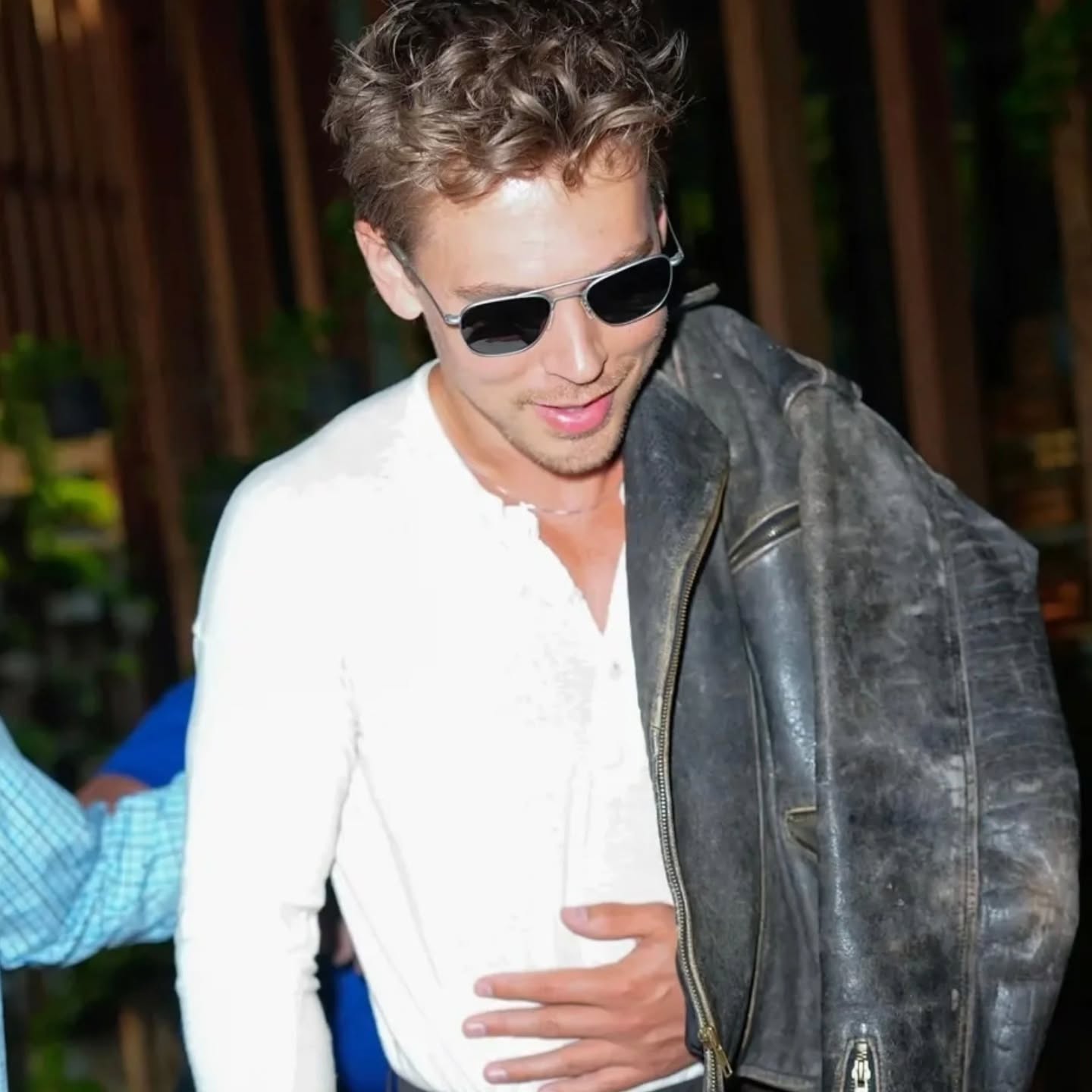 Austin Butler porte les lunettes aviator Original Pilot d'American Optical ! 😎 #TrueOriginal
#americanoptical #aoeyewear #OriginalPilot #LunettesIconiques #lunettesdestars #Lunettesdesoleil #lunettesaviator #austinbutler #opticien #opticiencreateur #opticienindependant #americanstyle #madeinusa #usa #instalunettes