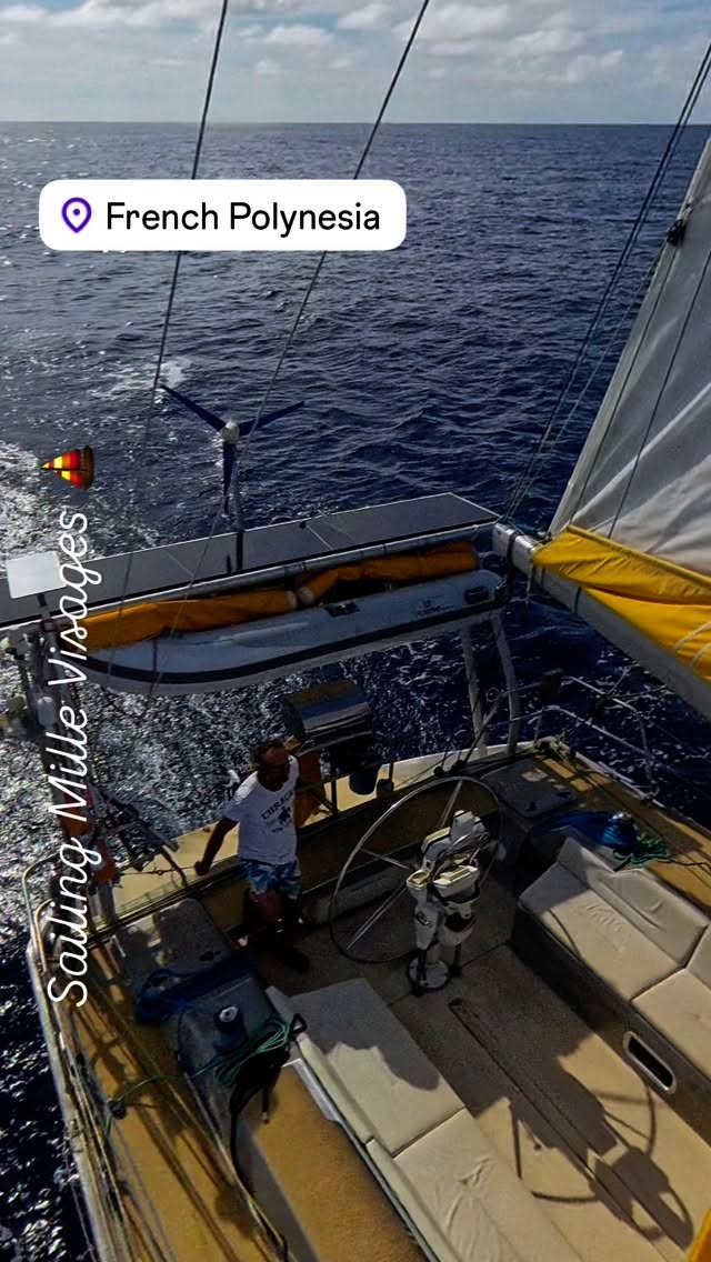 Embarquez sur le voilier de course Mille au large Mille Visages pour découvrir le joyau du paci....
