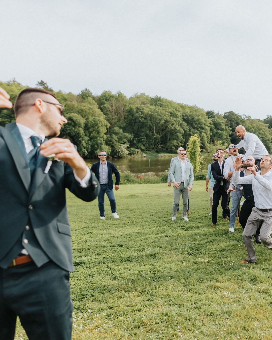 ✨ Mariage de Charlotte & Julien - 10 mai 2025✨C’est dans le cadre bucolique du Gîte de Rémoulin à Nestadio que Charlotte & Julien ont célébré leur amour entourés de leurs proches. 🌿💍La journée a débuté par une cérémonie laïque pleine d’émotion, dans les jardins du village, un décor naturel et intimiste, parfait pour ce moment symbolique.Les mariés ont ensuite fait une entrée en salle mémorable, portée par une ambiance festive et chaleureuse.
Nous avons eu le plaisir d’accompagner leur soirée avec :
💡 Une mise en lumière architecturale pour décorer la salle
📸 Notre photobooth en libre accès pour des souvenirs fun
🎧 Et bien sûr, une soirée dansante enflammée jusqu’au bout de la nuit !Félicitations à Charlotte & Julien pour cette magnifique journée, et merci pour votre confiance ❤️🚨photos de 1 à 7 prisent par @arnol2d ✨📍 Gîte de Rémoulin – Nestadio
🍽️ : @poulaintraiteur
📸 : @arnol2d
🎧 DJ, lumière & photobooth : @djsvsound__#Mariage2025 #CérémonieLaïque #GîteDeRémoulin #Nestadio #WeddingVibes #PhotoboothMariage #DJBretagne #LumièreArchitecturale #SoiréeDansante