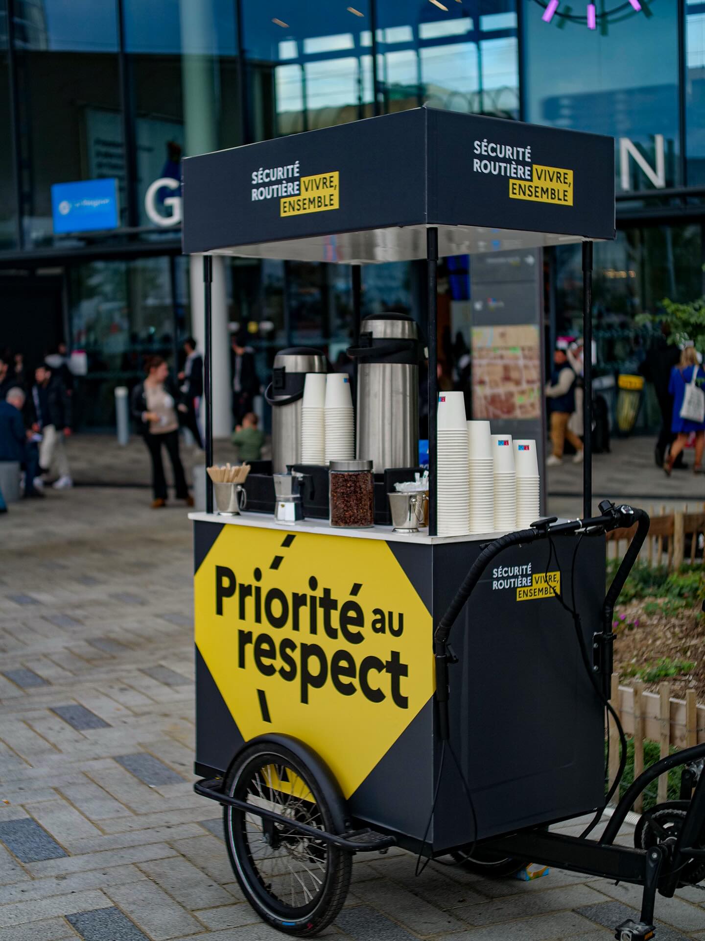 🚦 Semaine de la Sécurité Routière 2025 🚦 Cette semaine, notre triporteur a roulé à Paris, Lyon, Marseille, Bordeaux et Rennes, porteur d’un message essentiel : « Priorité au respect ». Un café offert, un flyer en main, un moment d’échange… Pour rappeler que le respect sur la route commence par chacun de nous. Merci à tous ceux…