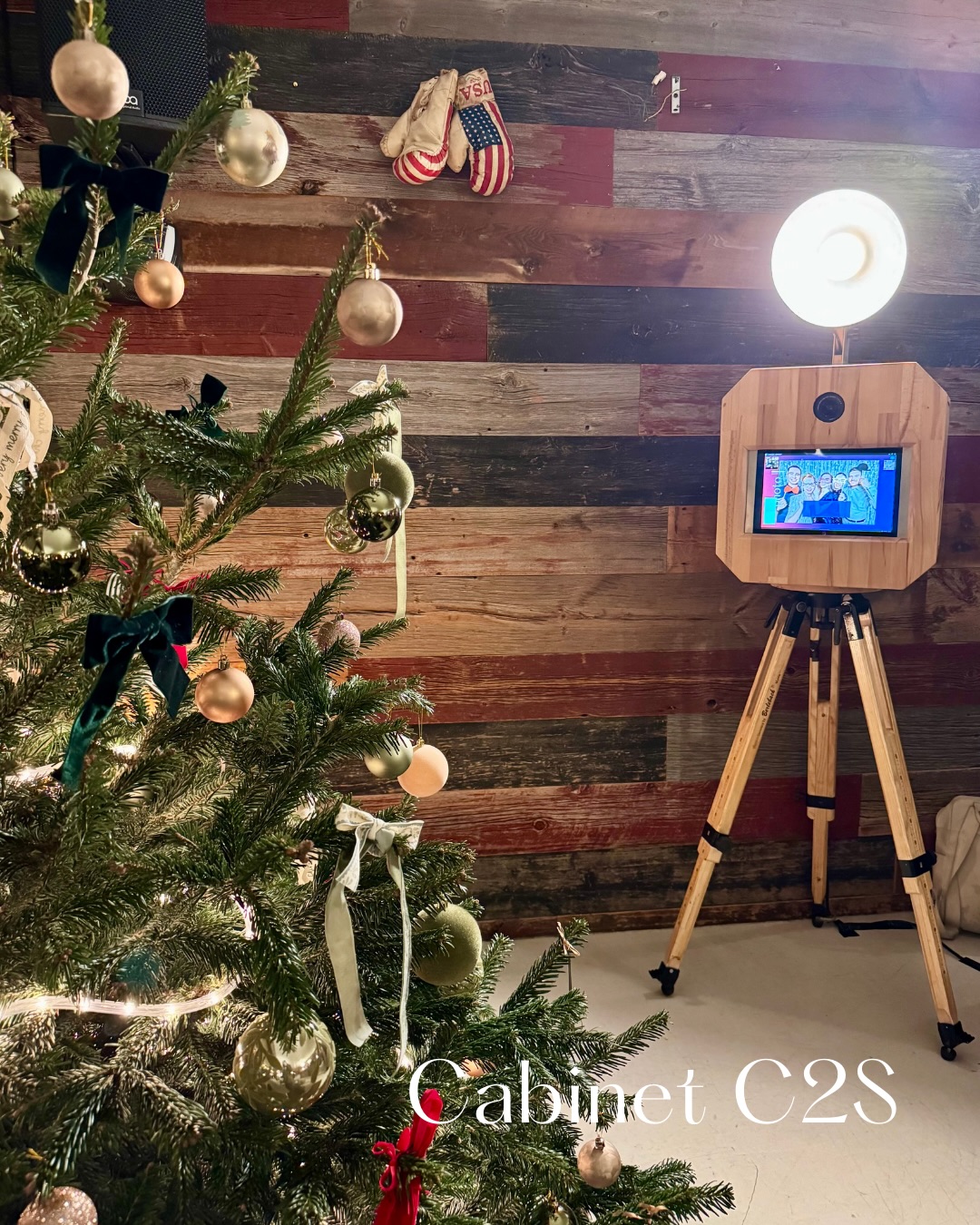 ✨La dernière de 2025
🎄Au départ, on partait sur une soirée d’entreprise avec un petit blind-test pour l’ambiance…
Mais ça a été un peu plus que ça 😏Pour fêter la fin d’année, le @cabinetdentairec2s_ nous a contactés pour animer leur soirée de Noël au bar restaurant @loptimist_restaurant , et c’est avec grand plaisir que SvSound a répondu présent 🎧👉 Au programme :
🔔 Blind-test avec buzzers (et une compétitivité qu’on n’avait clairement pas anticipée 😄)
🎅 Secret Santa plein de surprises
🎤 Karaoké improvisé
💃 Soirée dansante pour finir comme il se doit
Résultat ?
👉 Une équipe survoltée, une ambiance de folie et une soirée qui s’est transformée en vrai moment de partage et de lâcher-prise ✨
Merci au cabinet C2S pour leur confiance et leur énergie, on adore ce genre de soirées où tout peut basculer… dans le bon sens 🔥
📍 Vous aussi, vous voulez une soirée d’entreprise qui ne ressemble à aucune autre ?
👉 SvSound s’occupe de tout
#SvSound #SoiréeEntreprise #BlindTest #deejay
________________________________________________
DJ SvSound
📞 06 30 76 21 40
📧 svsound@outlook.com
📌 Bretagne