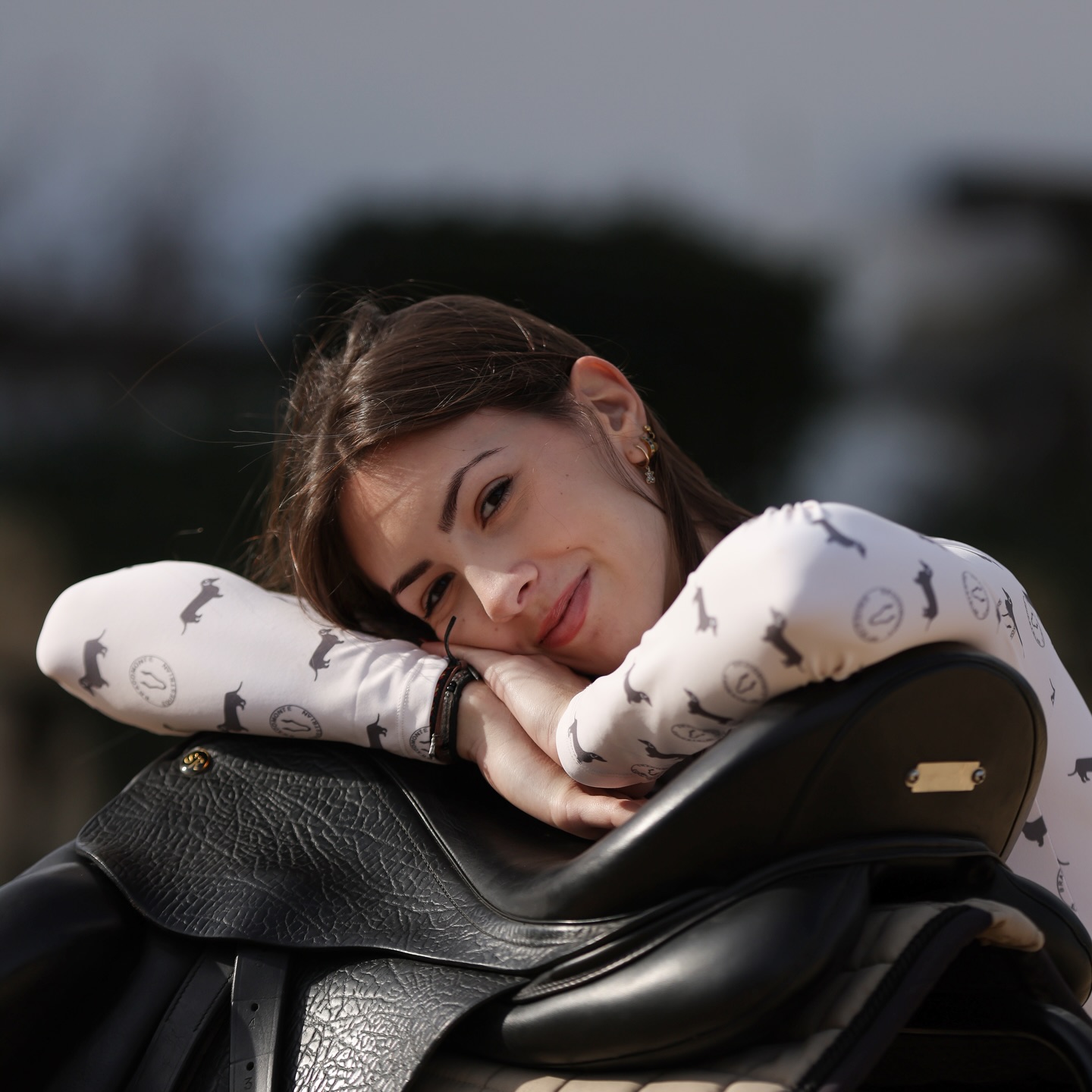 Detalles que enamoran ✨ @noelia.dressage llevando el Puppy Love Set, perfecto para los días fríos.❄️
Details to fall in love with ✨ @noelia.dressage wearing the Puppy Love Set, made for chilly days.❄️
📸 @twohearts_portrait @ambracero
#design #equestrianset #equestrianfashion #equestrianlifestyle #winter