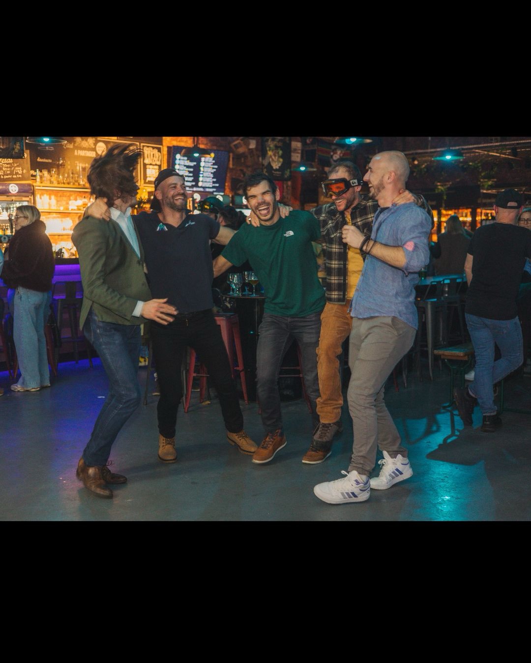 🔥 Soirée Folie Douce à la @lacervoiserielorient – 6 février 🔥Quel plaisir d’avoir animé la soirée organisée par l’association @kulmine_association à la Cervoiserie !🧀 Au programme :
✨ Un repas raclette à volonté au profit de l’association
🎟️ Une tombola avec des lots à gagner
🎶 Et bien sûr… une soirée dansante de folie !Après un moment convivial autour des tables, l’ambiance est montée crescendo 💃🕺
Piste de danse remplie, énergie incroyable, sourires, bonne humeur… vous avez mis le feu ! 🔥Merci à l’association Kulmine pour sa confiance et bravo pour cette belle initiative solidaire 👏On se retrouve très vite pour de nouveaux événements ! 🎧✨