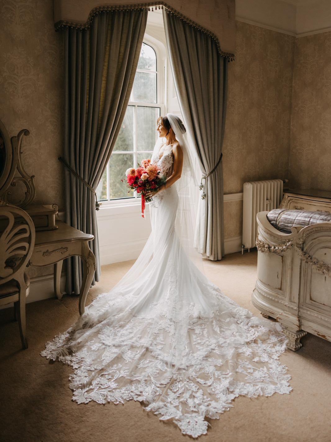 Real Minster Bride Holly looking absolutely incredible on her special day 💫 That train and veil! The detailing! Double-tap if you’re as obsessed as we are. Swipe to the stunning couple looking totally besotted 🤍
📸 @laurenpolsonphotography
#bridalgown #bridalboutique #dorsetbride #dorsetweddings #dorsetbrides