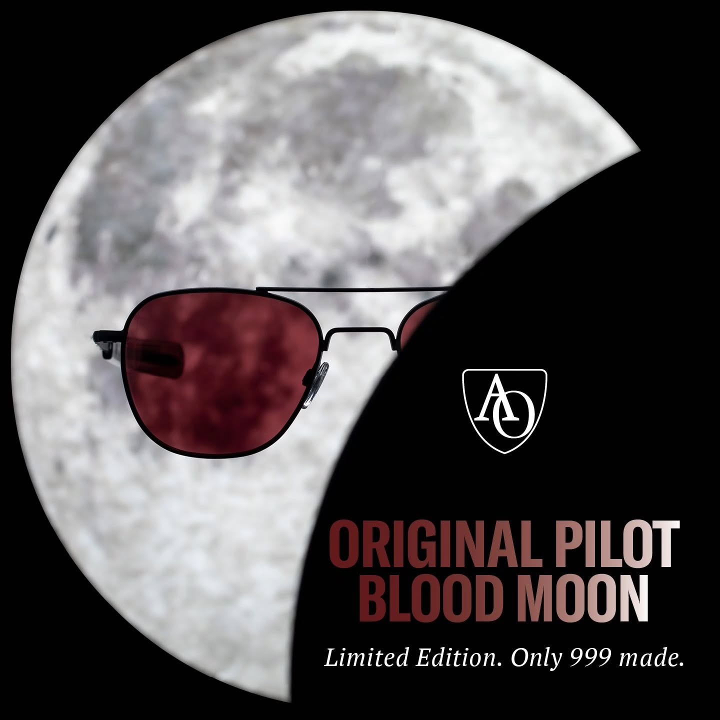 L'Original Pilot Blood Moon est inspirée de l'un des phénomènes lunaires les plus rares et fascinants, l'éclipse de Lune aussi appelée Lune de Sang. Cette édition limitée à 999 exemplaires capture cet instant où la Terre projette son ombre et teinte la Lune d'un rouge intense.
#americanoptical #originalpilot #limitededition #lunedesang