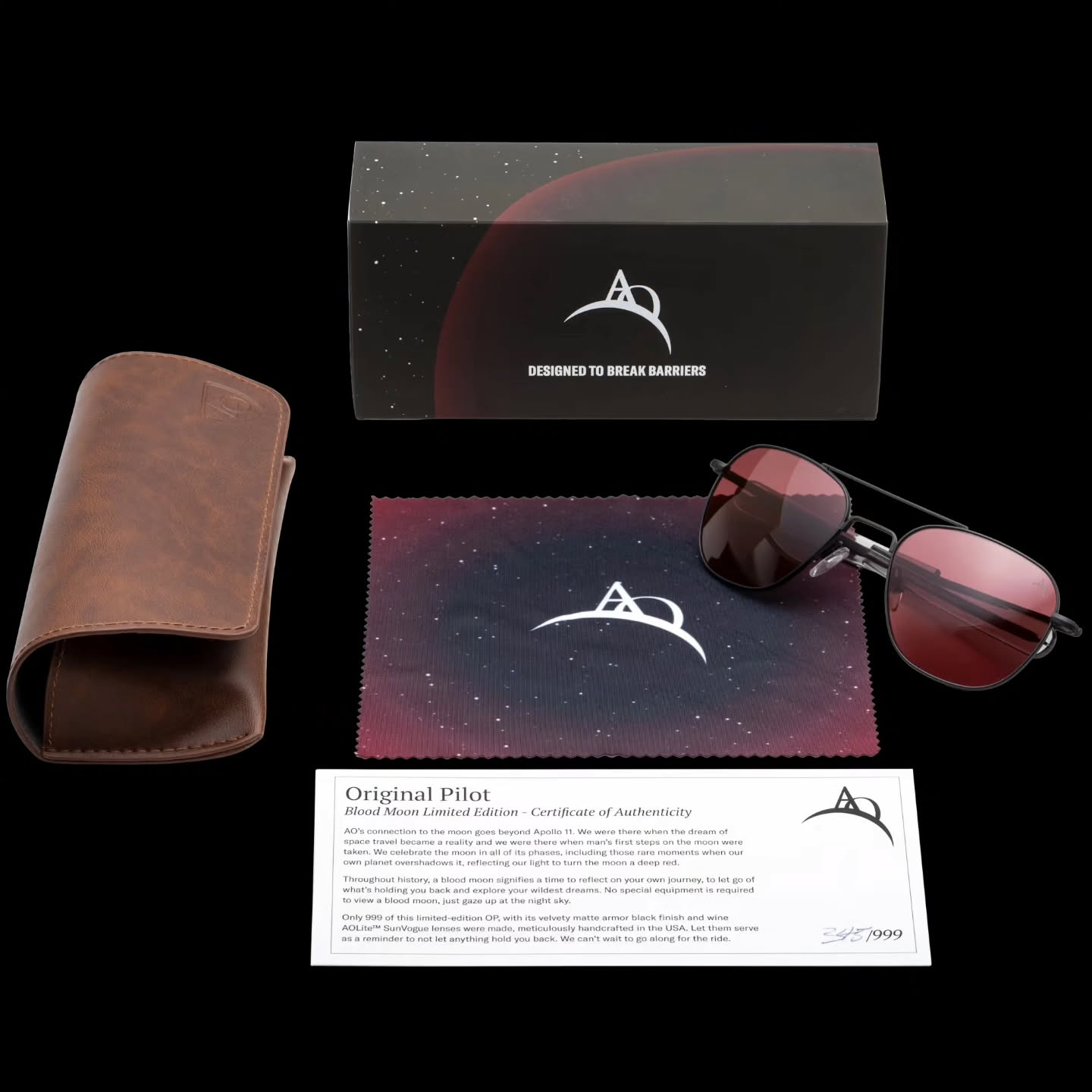 L'Original Pilot Blood Moon est inspirée de l'un des phénomènes lunaires les plus rares et fascinants, l'éclipse de Lune aussi appelée Lune de Sang. Cette édition limitée à 999 exemplaires capture cet instant où la Terre projette son ombre et teinte la Lune d'un rouge intense.
#americanoptical #originalpilot #limitededition #lunedesang