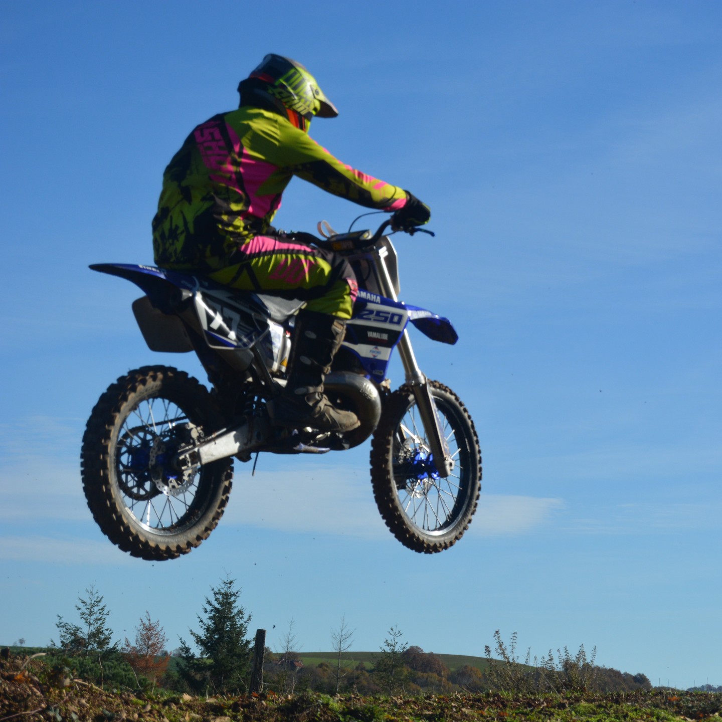 Un week-end inoubliable sous un soleil radieux ! ☀️✊ Un immense merci à tous les pilotes qui ont enflammé le circuit les 18 et 19 novembre 2023 lors de notre session Motocross Avenir Tarnais. 🏍️💨 Votre passion, votre présence et votre énergie ont fait de cette expérience une véritable réussite.🙌 Un remerciement tout particulier à la boutique @gpfactory81 pour avoir ajouté une touche spéciale à notre événement en installant son stand sur le circuit. 🏪✨ Nous sommes reconnaissants de votre soutien constant envers notre association.📸 N'hésitez pas à partager vos meilleurs moments en utilisant le hashtag officiel #MotocrossAvenirTarnais. 🤳💙 Nous adorons voir la communauté se réunir autour de notre passion commune !Restez connectés pour les prochains événements excitants et continuez à faire vibrer la piste avec nous. 🚀 Merci à tous pour votre participation et votre enthousiasme ! 🙏🏆 #Motocross #PassionMoto #GPFactory #MotocrossLife #Gratitude
