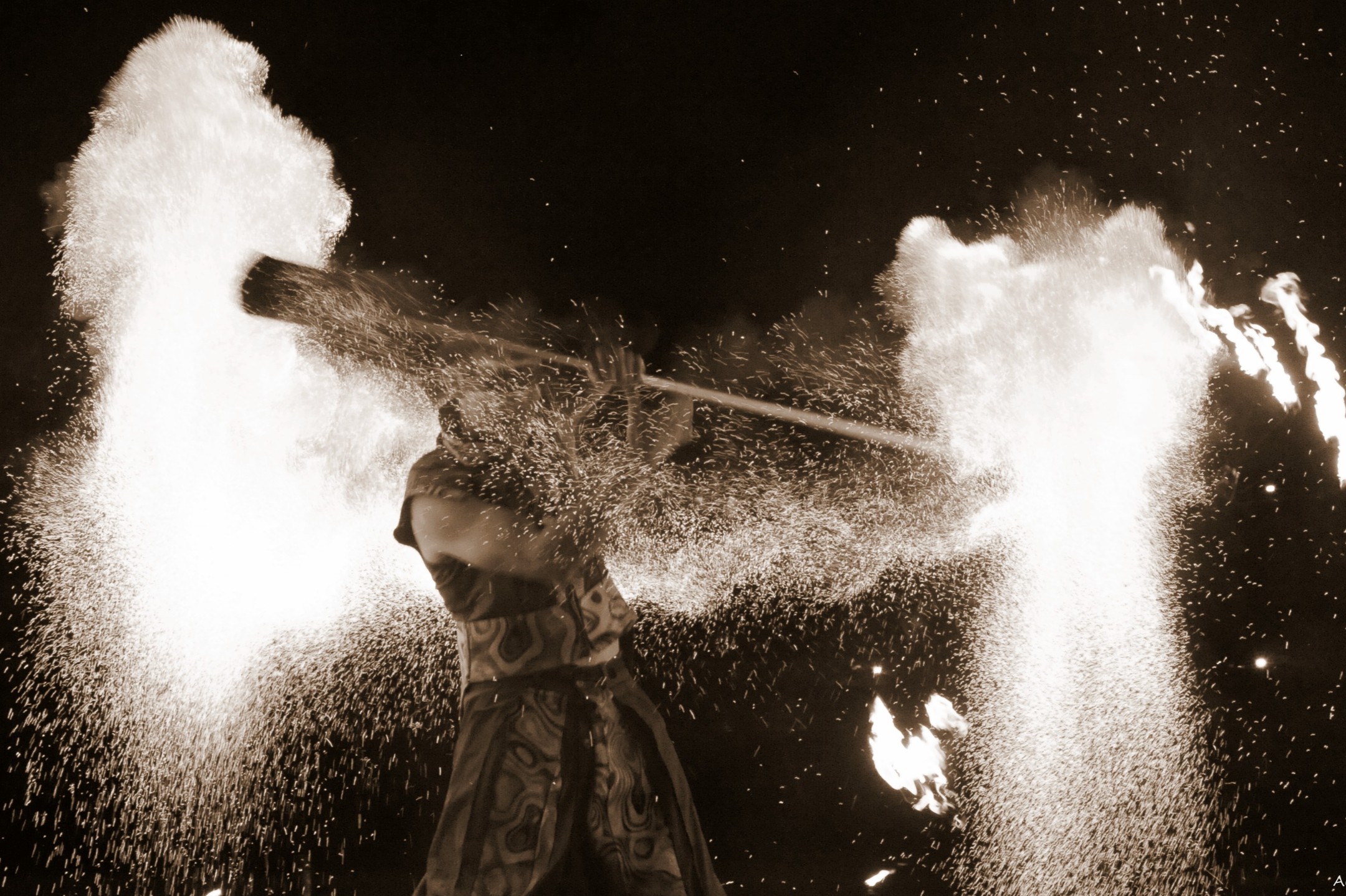 #cieakouma #artdelarue #spectaclevivant #pyrotechnics #terrasson #fantastique #spectacledefeu