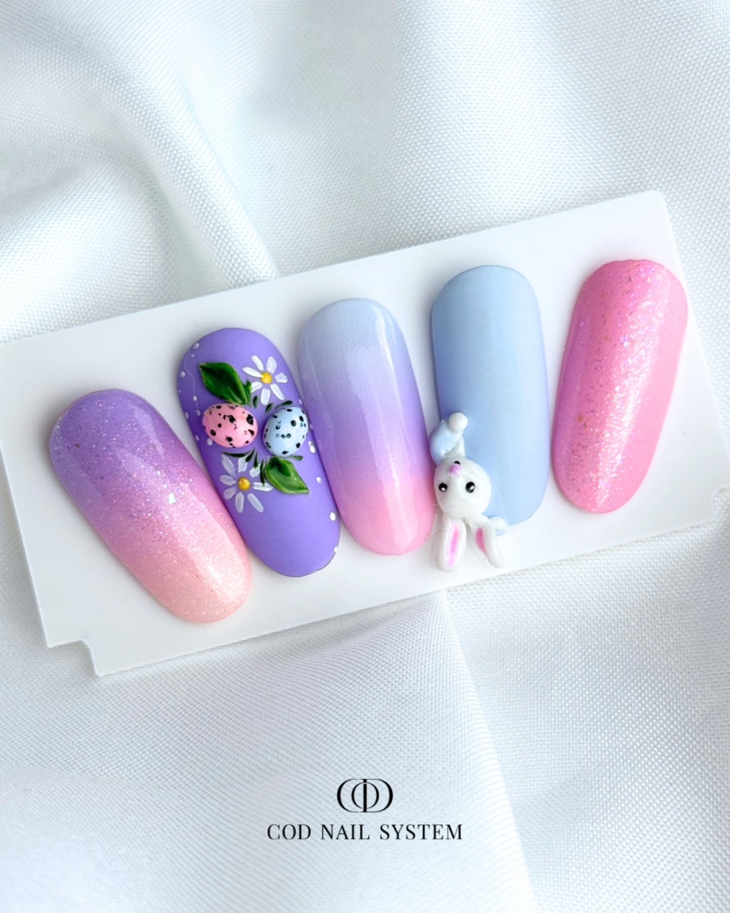 🌸Vous aimez les nails art de printemps ? 🌸 Entre inspirations de Pâques, fleurs délicates, petits insectes et effets rosée… chaque capsule capture l’essence même de la saison 🌼🐞 Une vraie explosion de douceur et de créativité 🌈 Du 3D pour un effet waouh, de l’aquarelle pour plus de légèreté…Chaque style a sa personnalité, et sublime les ongles avec fraîcheur ☀️ Retrouvez tous les produits sur notre sur notre site : creaongles-distribution.com et en boutique : 📍 6 Chemin du Pastel, Villefranche-de-Lauragais (31) #codnailsystem #springnails #nailartaddict #nailartist #3dnails