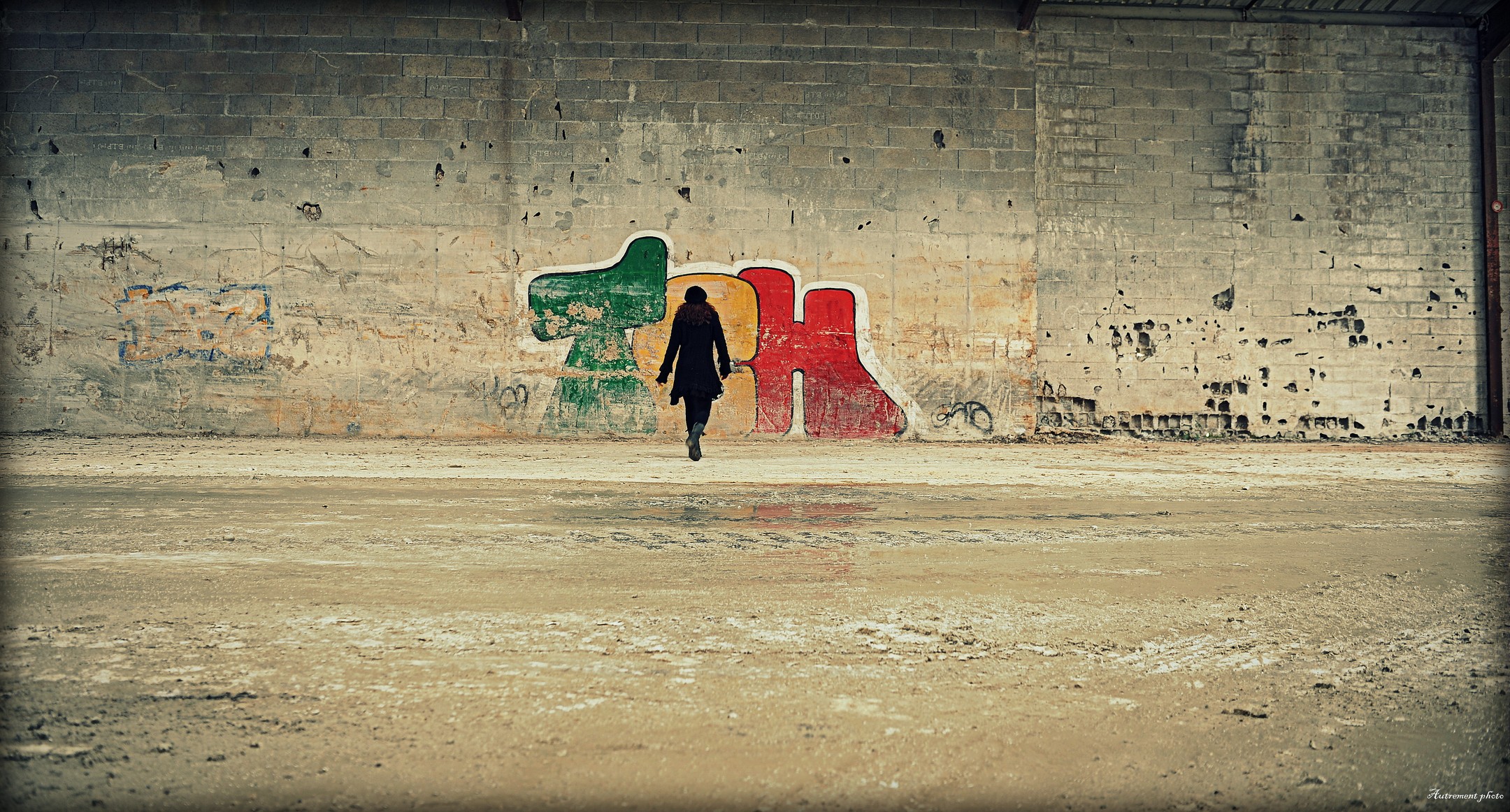 #urbexphotography #urbexpeople #urbexworld #graf #photoshoot #urbex #streetartphotography #urbexplaces #graffitiart #playingtime