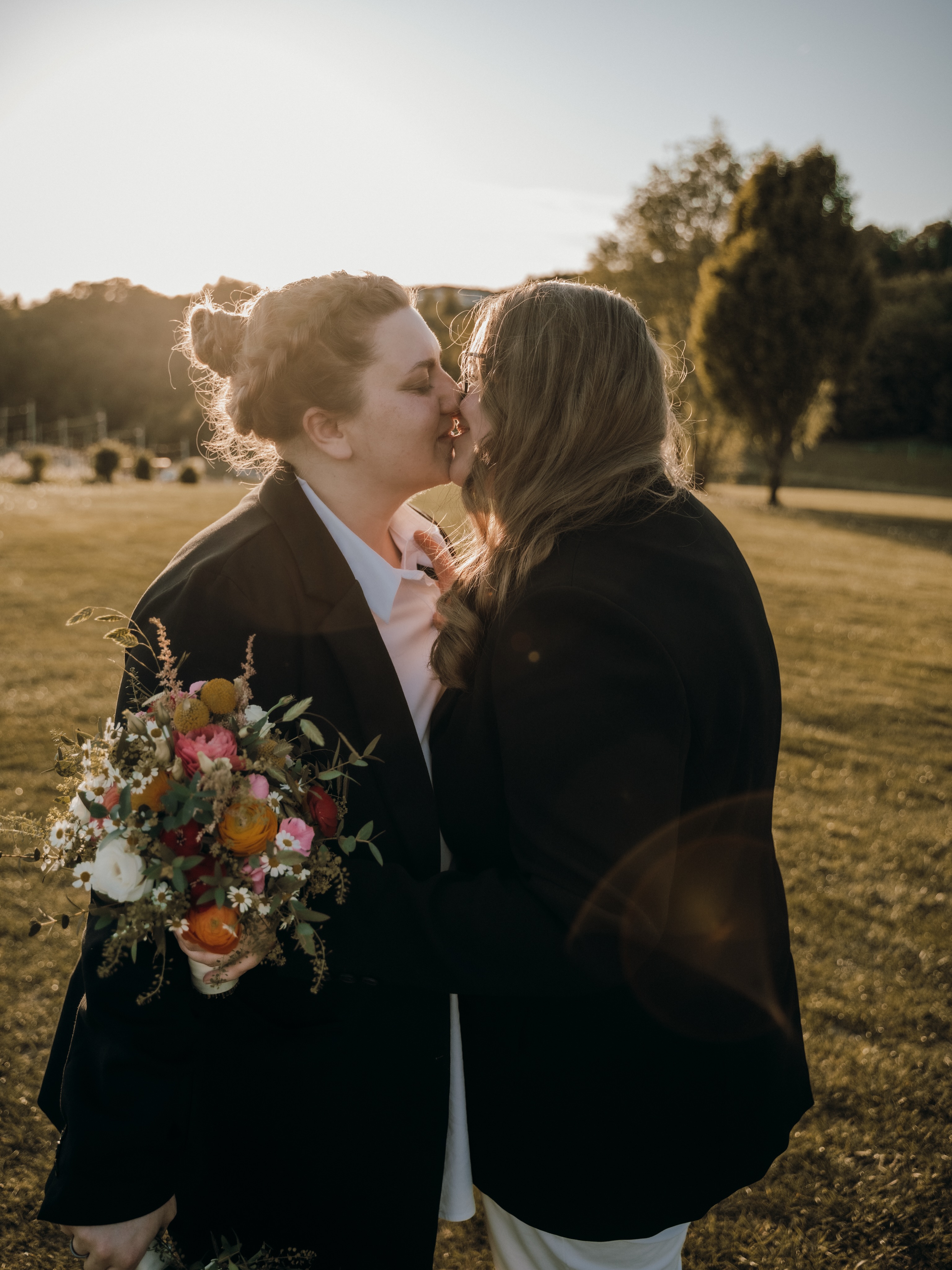 Sonnenuntergang ☀️ & zwei Lovebirds an ihrem schönsten Tag. Was will man mehr? ☺️🏳️🌈
#hochzeitsfotografin #austrianweddingphotographer #melaniehinterreiterphotography #lovebirds #hochzeitsfotografie