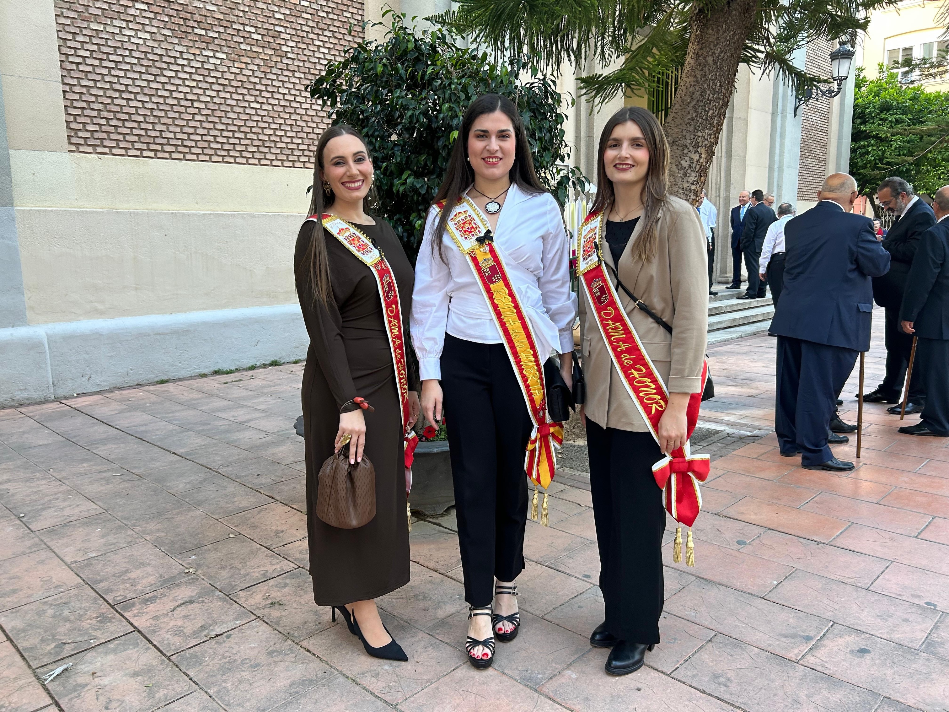 ✨🙏 Una tarde llena de fe, tradición y emoción en el Barrio de Vistabella 💙🌸
Angela Muñoz Briones junto a sus damas de honor, Cristina Conesa Valverde y María Muñoz Martínez, asistieron el miércoles 12 de mayo a la Misa y Procesión de la Virgen de Fátima 🌹✨
Un día especial compartiendo devoción, unión y cariño con todos los vecinos y asistentes 🙌💫
#VirgenDeFátima #Vistabella #Murcia #Procesión #Tradición