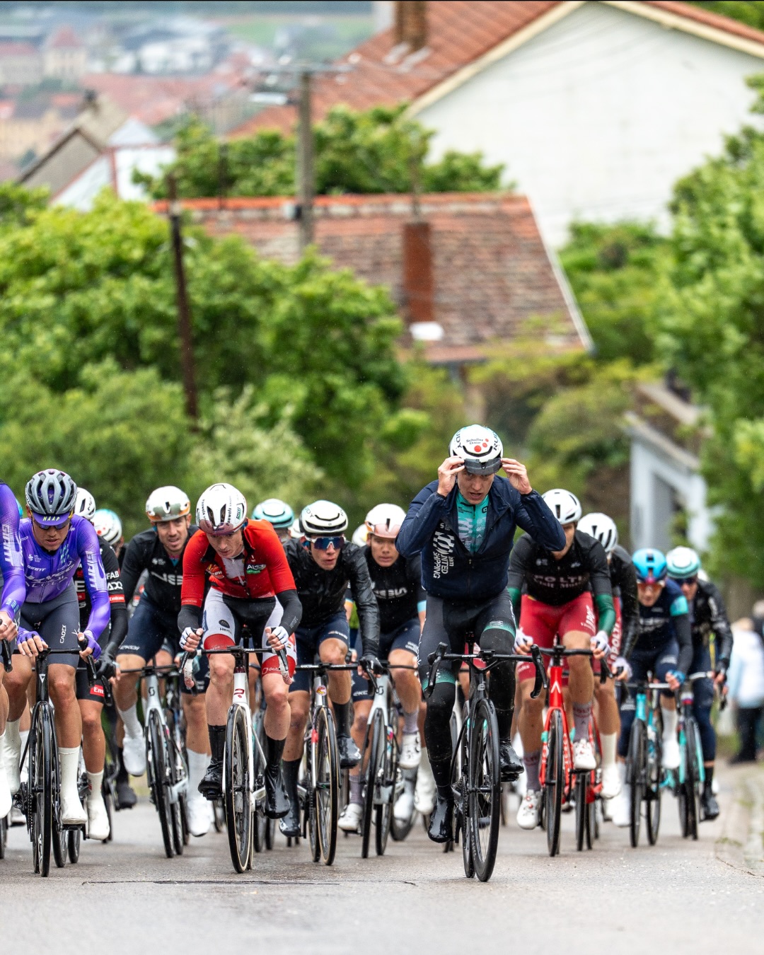 🛡️ Királyszakasz kerékpározásra alkalmatlan időjárásban
_
🛡️ Queen stage in weather unfit for cycling
📸 @lapajhu
#tus_riders #TeamUnitedShipping