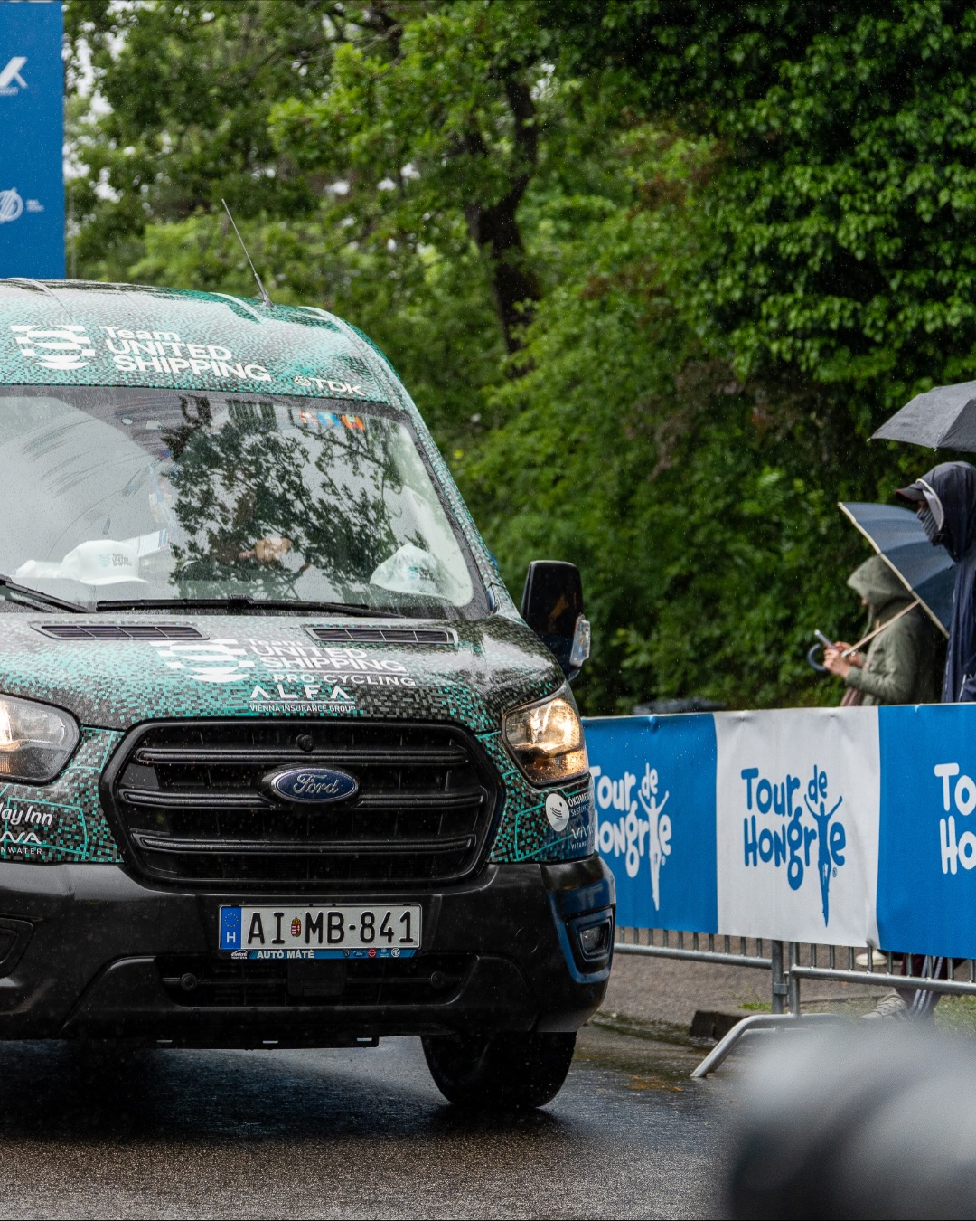 🛡️ Királyszakasz kerékpározásra alkalmatlan időjárásban
_
🛡️ Queen stage in weather unfit for cycling
📸 @lapajhu
#tus_riders #TeamUnitedShipping
