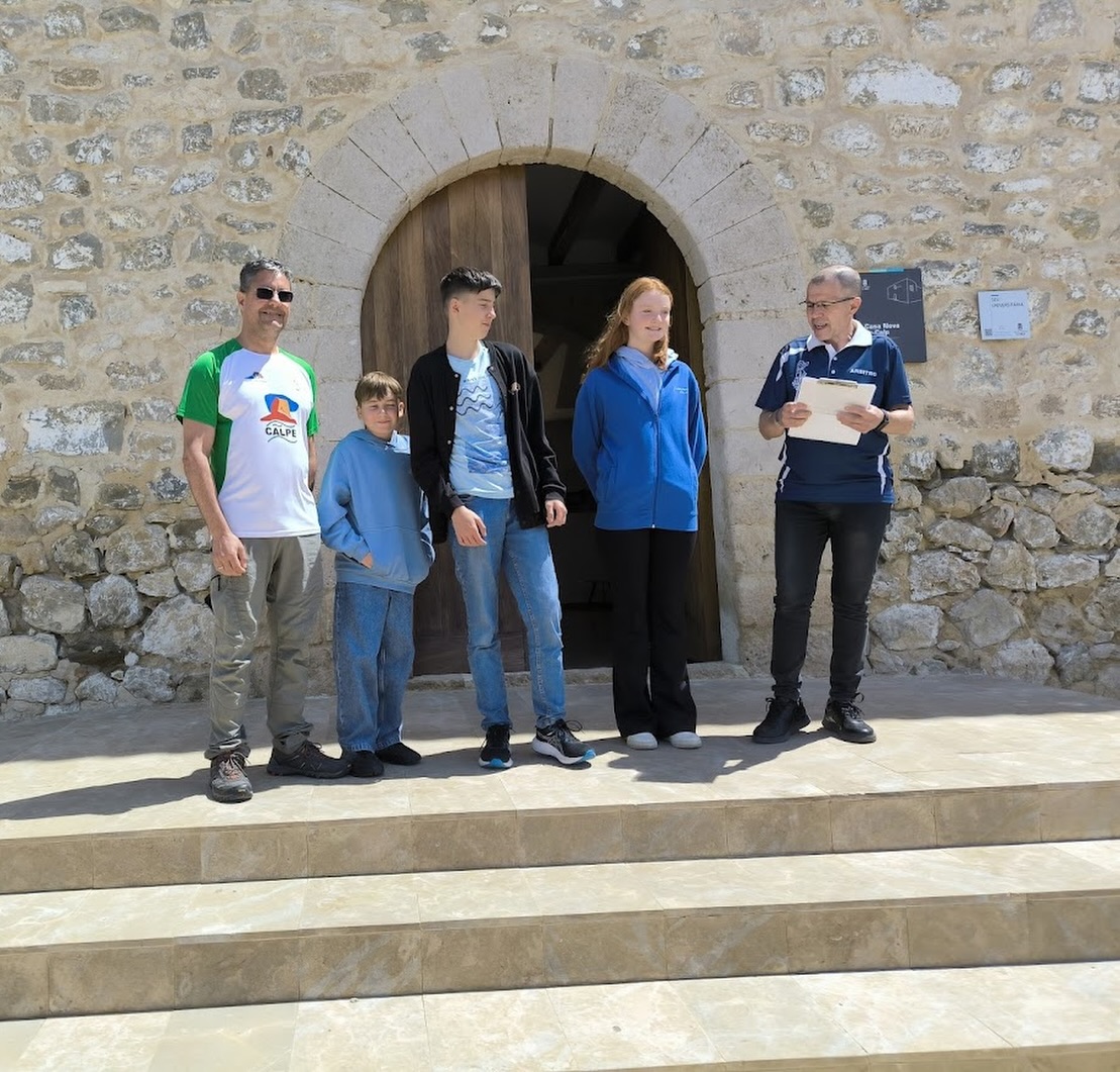 ♟️ MARK RYABINTSEV, CAMPEÓN EN CALP ♟️
Gran jornada de ajedrez la vivida este fin de semana en la quinta prueba del IX Circuit de la Marina Alta, donde el calpino se alzó con la victoria tras firmar un gran torneo. 👏🔥
El Club d’Escacs Calp volvió a demostrar un gran nivel competitivo en una cita que reunió a numerosos jugadores y jugadoras de toda la comarca, consolidando una vez más el crecimiento del ajedrez en la Marina Alta. ♟️💪
Enhorabuena a todas las personas participantes y a la organización por el gran ambiente vivido durante toda la jornada. 🙌
——
♟️ MARK RYABINTSEV, CAMPIÓ A CALP ♟️
Gran jornada d’escacs la viscuda este cap de setmana en la quinta prova del IX Circuit de la Marina Alta, on el calpí es va alçar amb la victòria després de firmar un gran torneig. 👏🔥
El Club d’Escacs Calp va tornar a demostrar un gran nivell competitiu en una cita que va reunir nombrosos jugadors i jugadores de tota la comarca, consolidant una vegada més el creixement dels escacs a la Marina Alta. ♟️💪
Enhorabona a totes les persones participants i a l’organització pel gran ambient viscut durant tota la jornada. 🙌
#Escacs #Ajedrez #Calp #MarinaAlta #ClubEscacsCalp