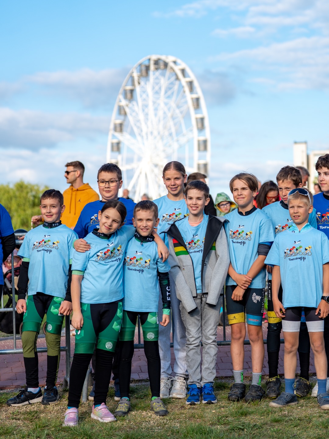 🛡️ Ti, akik szerettek minket, és akik szeretitek ezt a sportot! 🫵
Köszönjük a folyamatos szurkolást! Köszönjük, hogy még esőben is kijöttetek!
Nélkületek nem menne!
Nagyok vagytok!
-
TUS fans, cycling fans! 🫵
Thank you for your support! Even in the shittiest weather, you were all there next to the road, right beside us!
We couldn’t be more thankful. 🥹
You are the ones making cycling great!
📸 @lapajhu
#tus_riders #TeamUnitedShipping