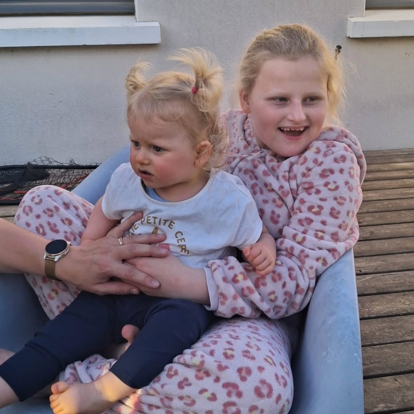 Je vous présente Alba, elle aura bientôt 2 ans et sa famille vit elle aussi avec le syndrome d....