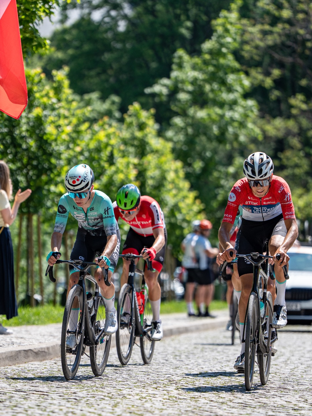 🇨🇿 Peace Race ✅
Šternberkben ért véget ma a Békeverseny, ahol ezúttal Barni volt a legjobb versenyzőnk, egy 31. hellyel a lábában.
Fontos négy nap volt ez a csapat fiataljainak, és sikerült szépen helytállni. Nem mindig adta ki a vége, de ott voltunk az elejével, amikor tudtunk 👊🏻
A következő megálló Ausztria és a V4-versenyek első fele.
-
Last stage of the Peace Race today in Šternberk. Barni was our best-placed rider on the fast and difficult city circuit, eventually managing to grab 31st place.
It was a very important four days for our U23 squad, racing against the world’s best youth riders. We did not have the luckiest finishes here, but we definitely had some promising moments. Back to work now—the next stop is Austria for the first two V4 races 🫡
📸 @lapajhu
#tus_riders #TeamUnitedShipping