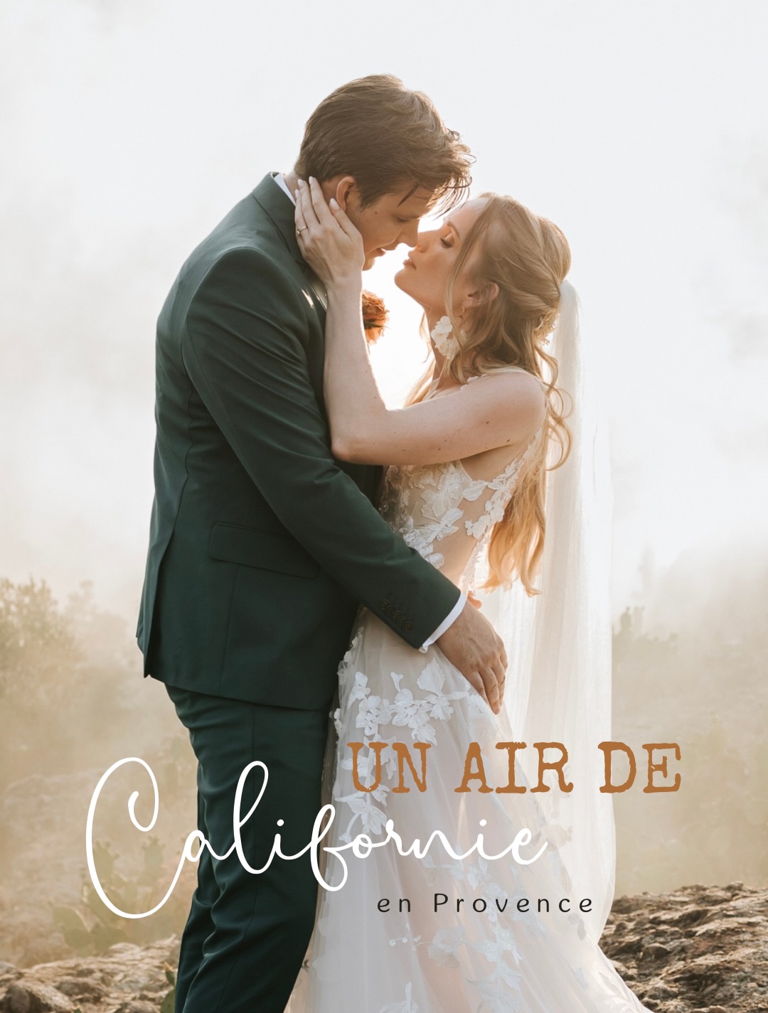 Quand on pense à un mariage en Provence, on imagine souvent des champs de lavande, des oliviers et le chant des cigales. Et puis il y a des lieux qui prennent un malin plaisir à nous faire voyager ailleurs... 🌵🏜️🤠
Martine et François sont venus du Luxembourg pour se marier sous le soleil du Sud. Mais ce jour-là, par moments, on aurait presque oublié où l’on était.
Des terres rouges à perte de vue. Des cactus dressés sous le ciel bleu. Une lumière presque irréelle. Le Tropicana Flore a ce pouvoir étonnant de te faire parcourir des milliers de kilomètres sans quitter la Provence.
Et pour eux, ce décor n’avait rien d’un hasard. Parce qu’il ressemblait à l’endroit où François avait demandé Martine en mariage.
J’avouuuuue (Christophe sort de ce corps ! 😅) que j’adore cette idée ! Choisir un lieu qui raconte déjà quelque chose de votre histoire. Un lieu qui n’est pas seulement beau, mais qui a du sens. Comme un clin d’œil glissé discrètement dans la journée.
Au fil des heures, les invités ont partagé bien plus qu’un mariage. Ils ont embarqué dans un voyage. Entre les éclats de rire, les verres levés sous le soleil et cette atmosphère si particulière, il flottait dans l’air quelque chose de simple et d’évident : la joie d’être ensemble.
Et finalement, les souvenirs les plus forts naissent souvent comme ça. Quand un lieu réveille une émotion. Quand un détail rappelle une histoire. Quand une journée ressemble profondément à ceux qui la vivent.
Et entre nous, se retrouver au beau milieu d’un décor qui évoque l’Ouest américain sans avoir à passer dix heures dans un avion, c’est quand même un joli tour de magie. ✨
.
Vrais mariés : @martini7a & François
Lieu de réception : @tropicana.events
Décoration : @histoirevintage
Photo : @elielle.fr
Vidéo : @renaud_conti
Traiteur : @borges.evenements
Cocktails : @mr.mojitoo
Band : @bmtc.wedding
DJ : @sonorisation_83
Make-up & hair : @nelcreativite
Robe : @galialahav
Shoes : @christianlouboutin @hermes
.
#destinationwedding #mariageencalifornie #photographemariage #tropicanaflore