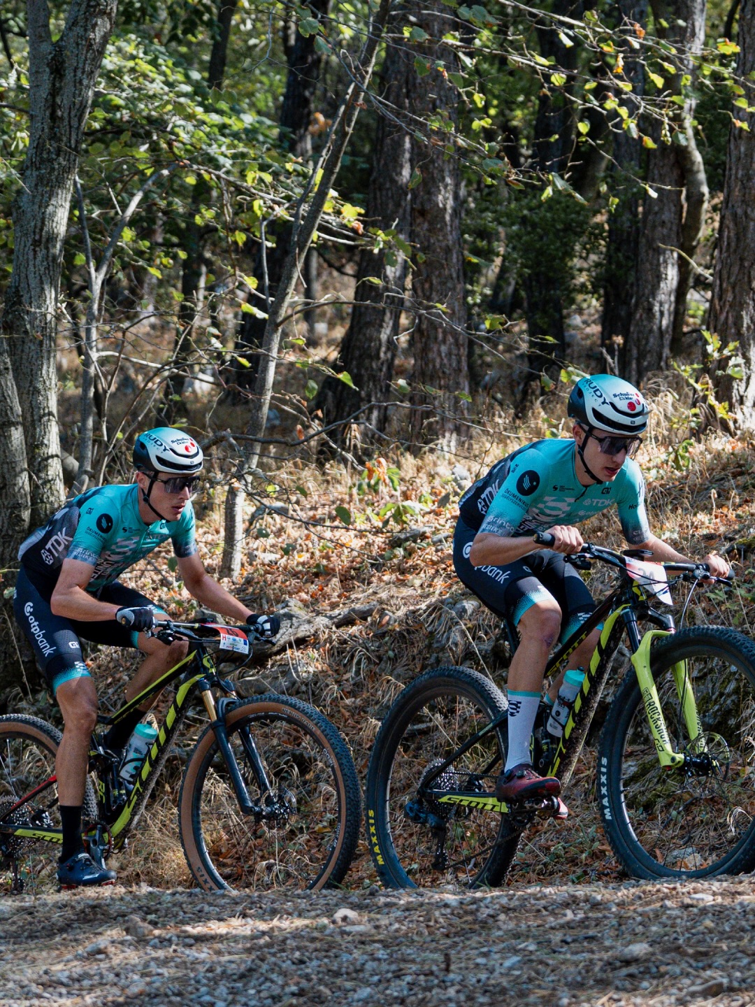 🥈 XCM Országos Bajnokság pódium 🥉
A hétvégén Erik és Máté tértek vissza a gyökereikhez, és a mountain bike maraton országos bajnokságon álltak rajthoz Pécsett. Ugyan a címet nem sikerült elhozniuk, de a dobogóra így is mindketten felfértek: Máté második, Erik pedig harmadik lett.
-
This weekend, Erik and Máté returned to their roots and lined up at the Mountain Bike Marathon National Championship in Pécs. Although they didn’t manage to take the title, both made it onto the podium: Máté finished second, and Erik took third.
📸 @lapajhu
#tus_riders #TeamUnitedShipping